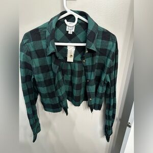 Francesca's Green and Black Buffalo Cropped Plaid Shirt